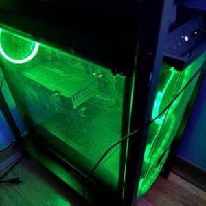 Gaming pc and monitors